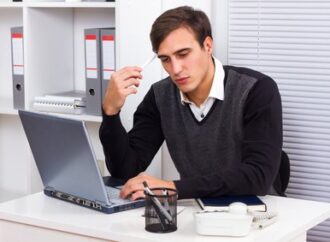 Zaměstnanci tráví skoro hodinu denně na internetu
