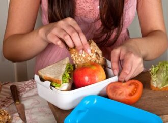 Obědům u počítače již dávno odzvonilo