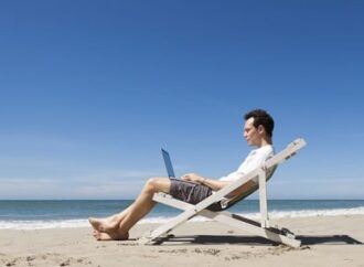 Jak zdanit zaměstnance pracujícího v cizině?