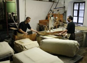 Za krásami starého papírnického řemesla