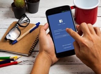 Počet lidí, kteří hledají práci na sociálních sítích, roste