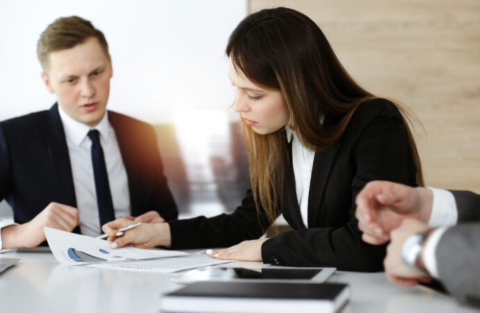 Problémy s fakturací společníka do vlastní společnosti